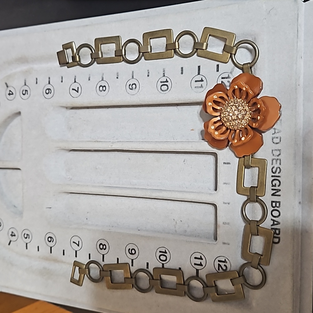 Vintage MImco diamonate acrylic flower necklace - Picture 5 of 5